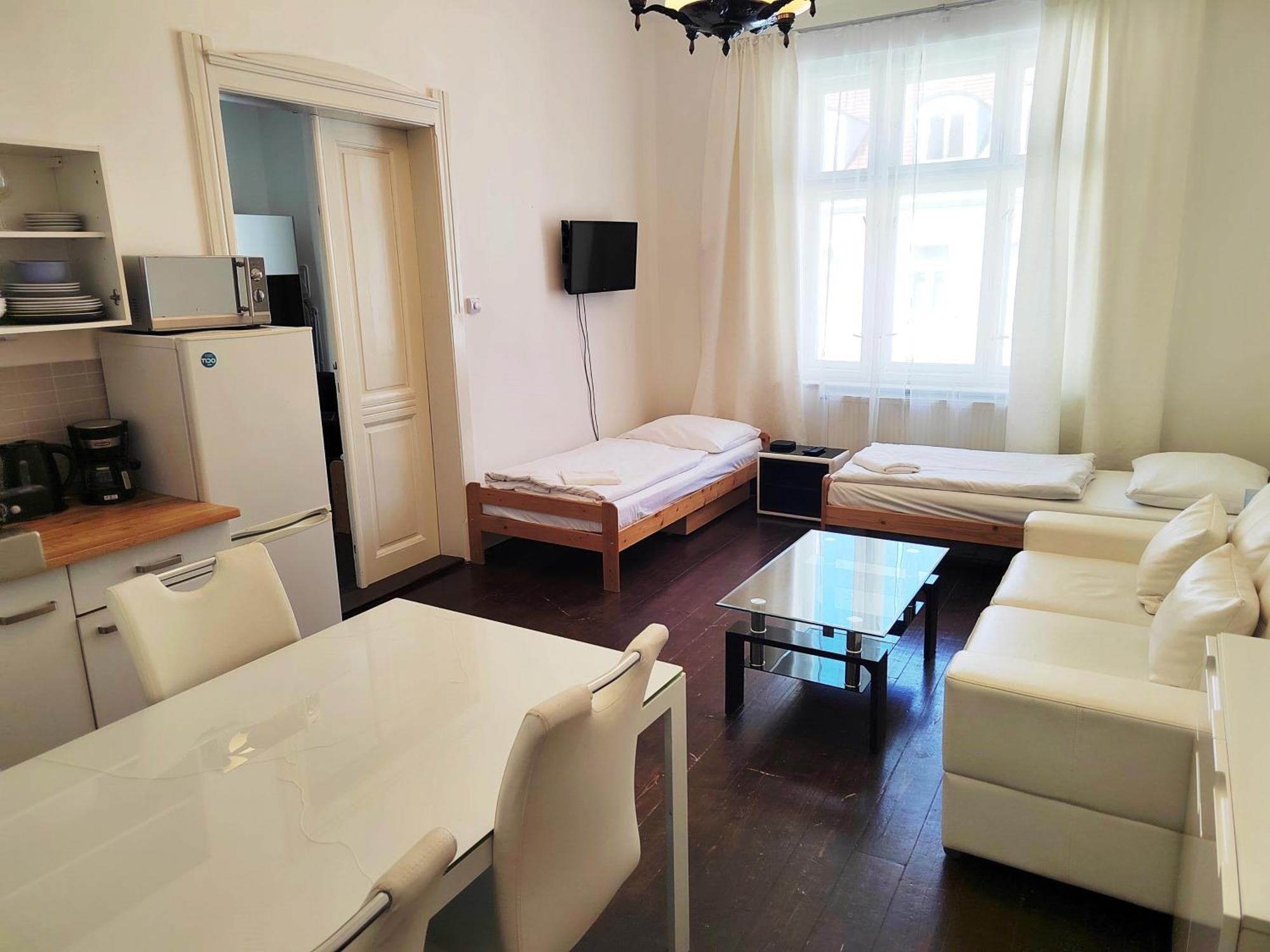 Tower Apartment Praag Buitenkant foto