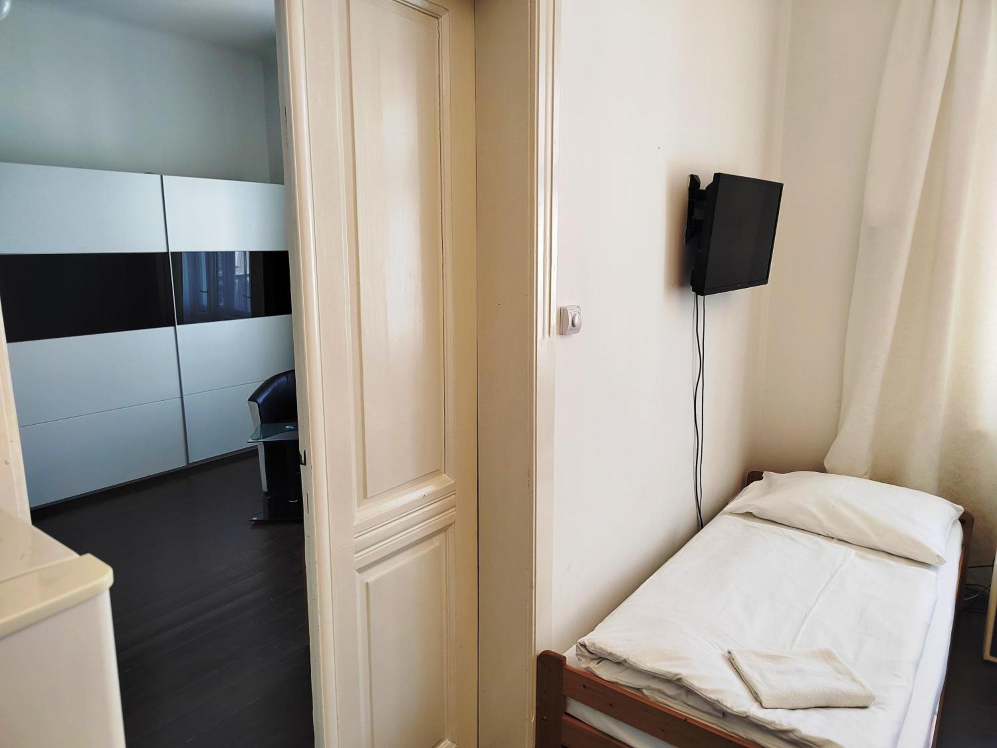 Tower Apartment Praag Buitenkant foto