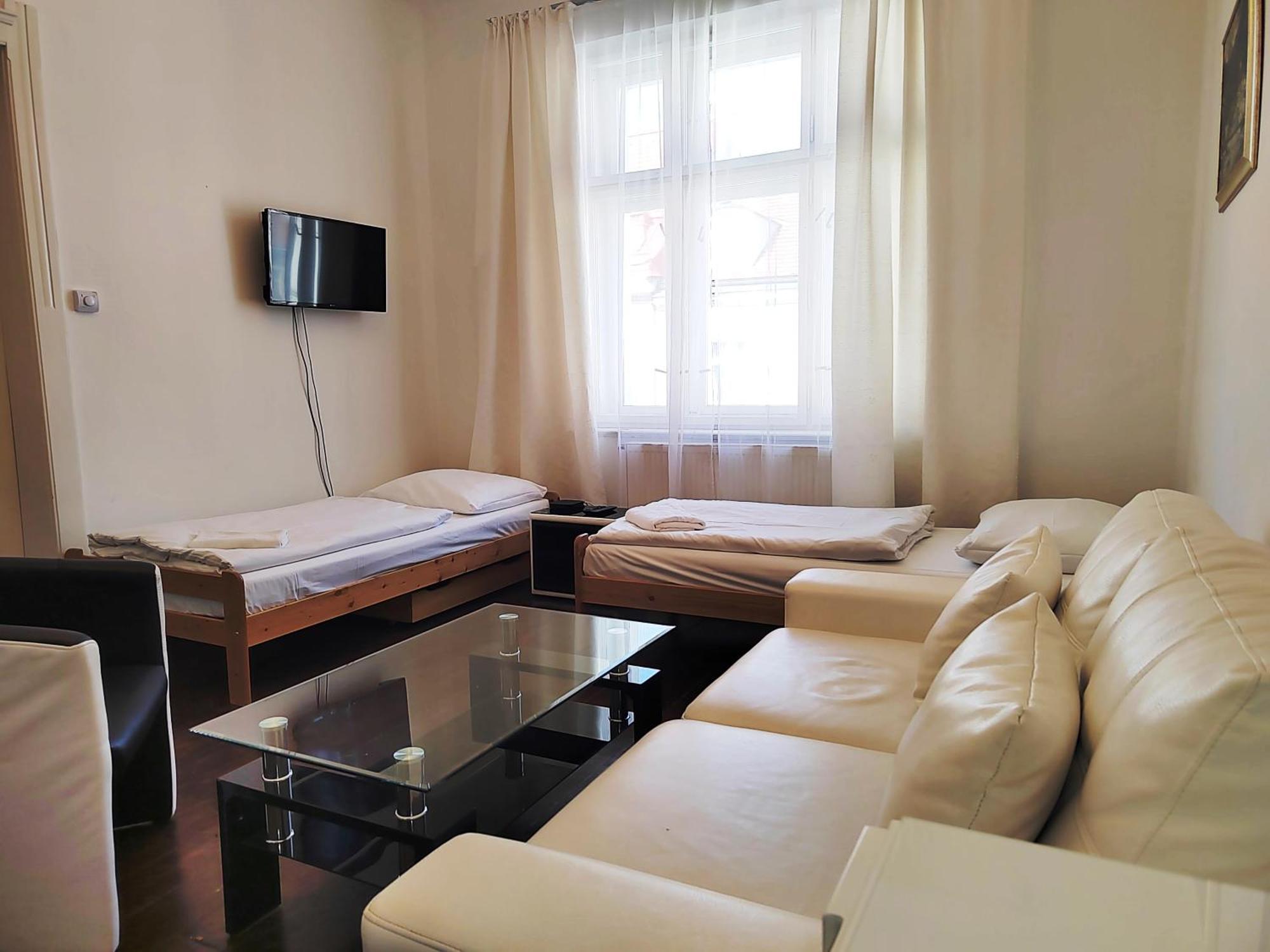 Tower Apartment Praag Buitenkant foto