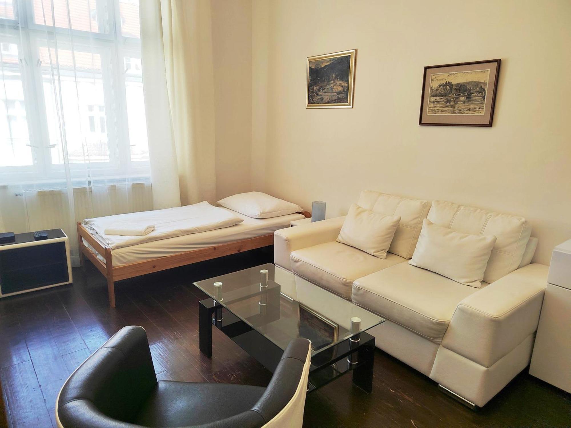 Tower Apartment Praag Buitenkant foto