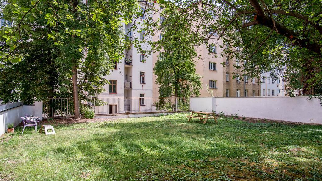 Tower Apartment Praag Buitenkant foto