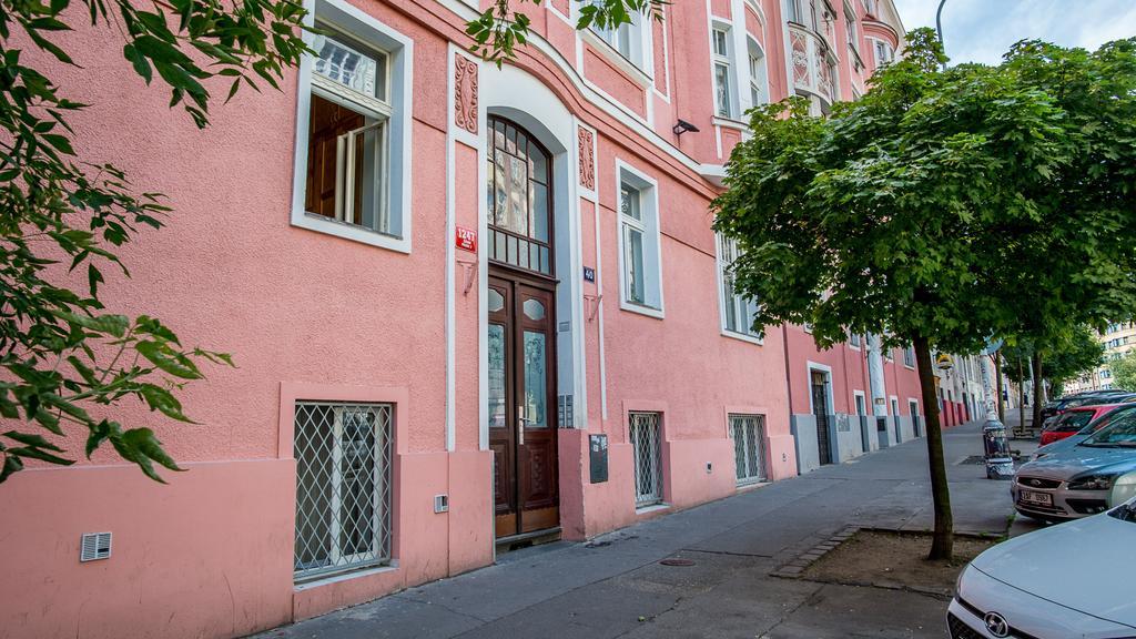 Tower Apartment Praag Buitenkant foto
