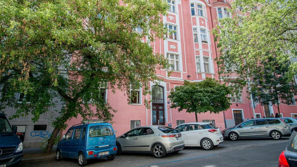 Tower Apartment Praag Buitenkant foto