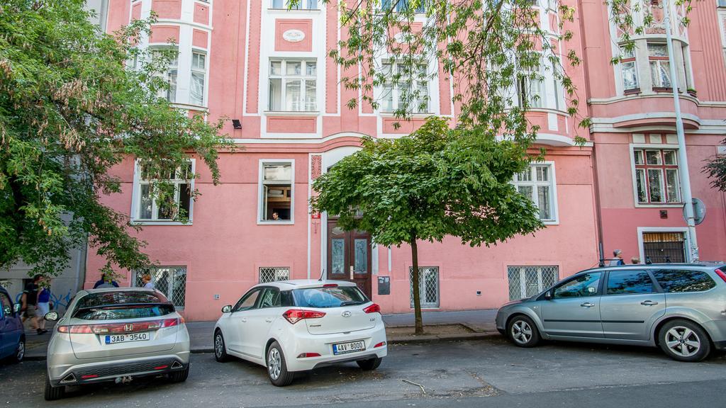 Tower Apartment Praag Buitenkant foto